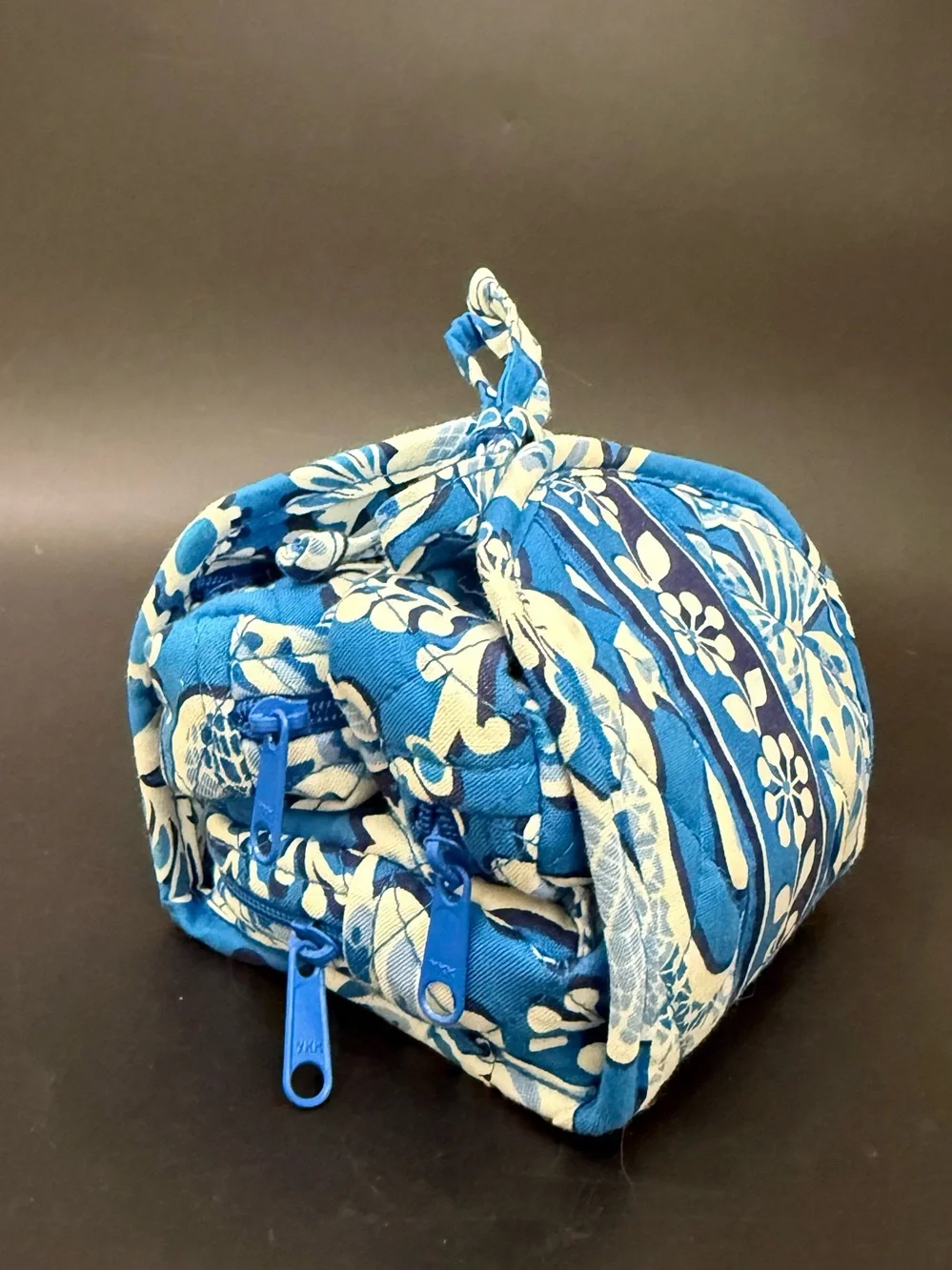 VERA BRADLEY Blue Lagoon  Quilted Floral All Wrapped  Up Jewelry Cosmetic Bag